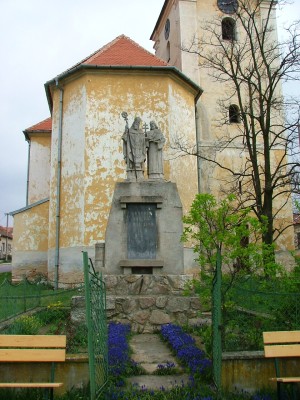 Foto: Památník se sochou sv. Cyrila a Metoděje